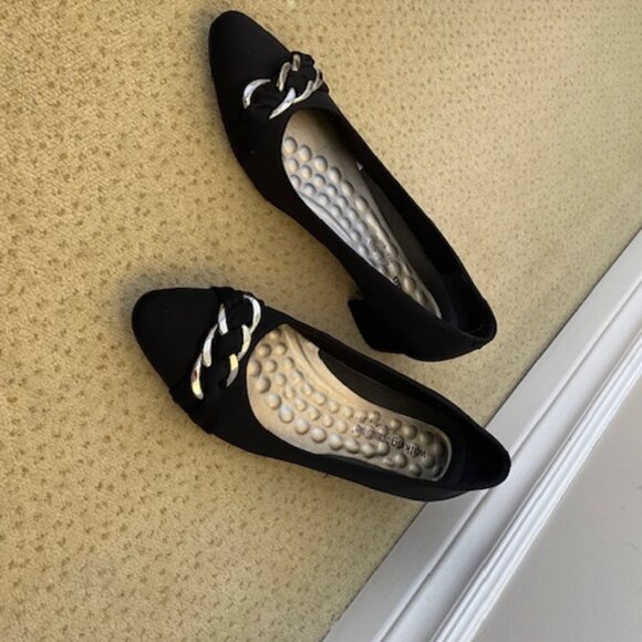 Satin Black low heel (1" heel) walkable shoes with gold detail - Picture 4 of 7